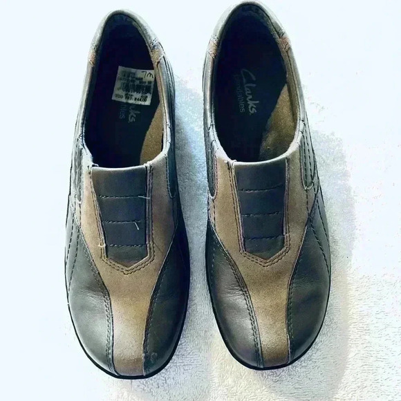 Clarks Shoes - Clarks Green and Tan Leather Shoes Size 7